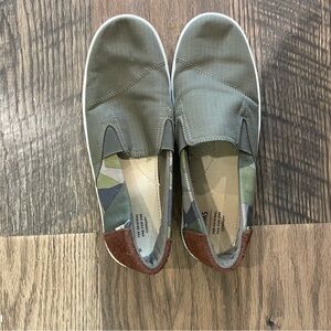 Toms camo shoes